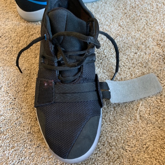 Boy’s basketball shoes, GUC - Picture 7 of 7